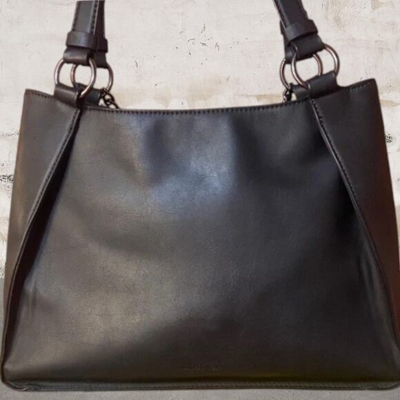 Simply Vera Vera Wang Black to Deep Red Faux Leather Shoulder Bag - Picture 5 of 8